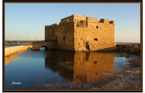 Замок в Пафосе, старинная средневековая крепость, памятник архитектуры