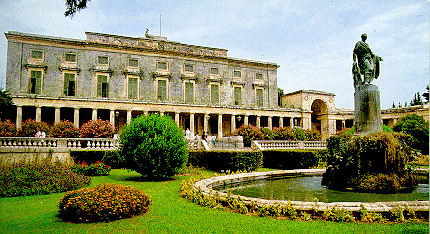 Музей искусства Азии на Корфу расположен во Дворце Святых Михаила и Георгия